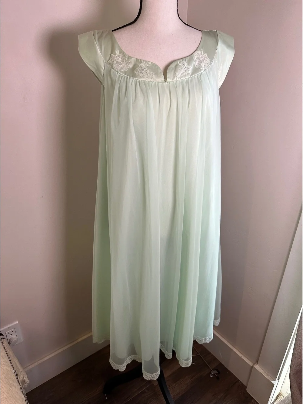 Vintage Shadowline 2-Piece Peignoir Set - Mint Green Nightgown & Robe - Size M